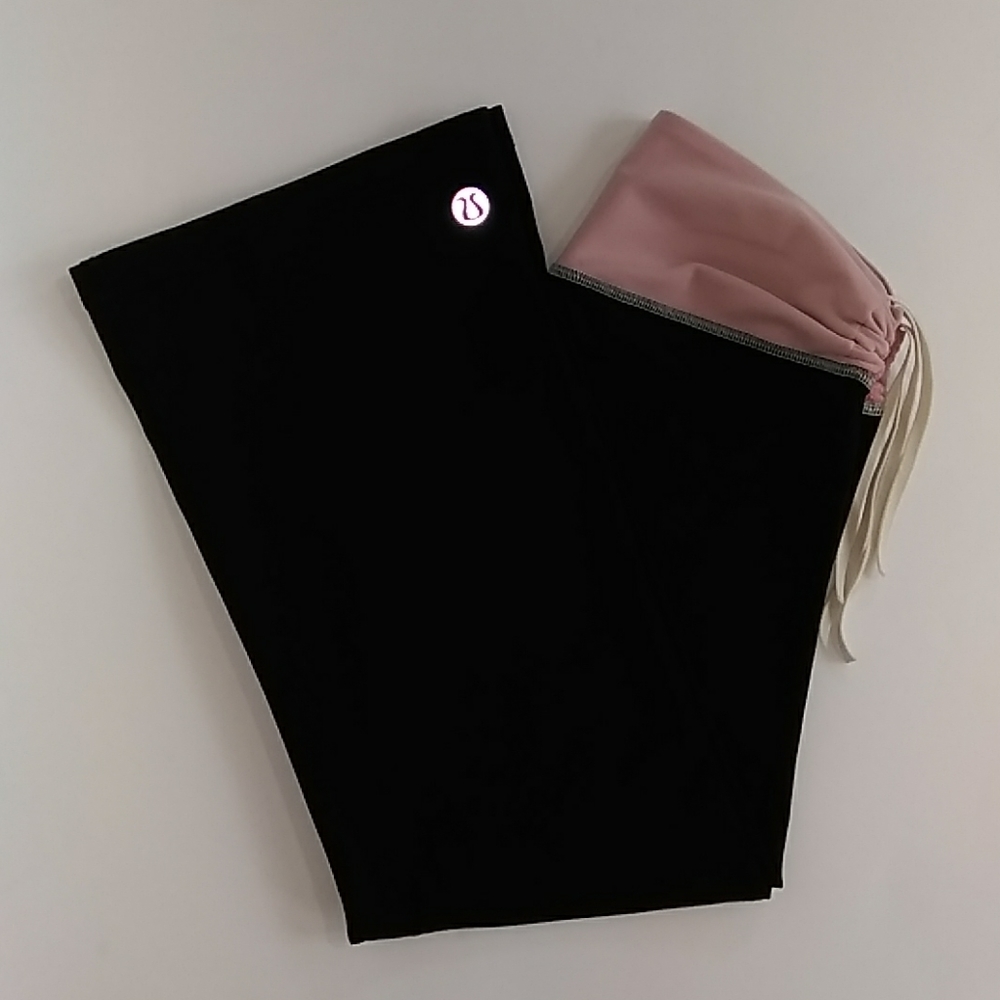 Use Lululemon  crop yoga pants Sz S black/pink